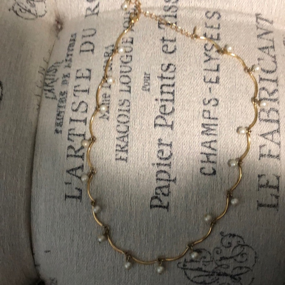 Avon gold faux pearl necklace